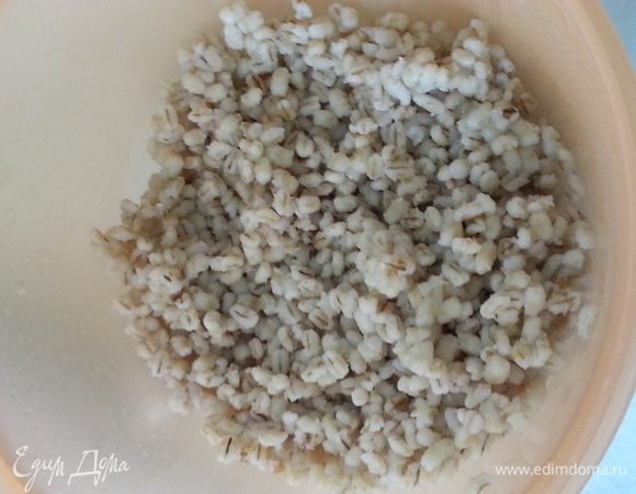 Вечером отвариваем 1 пакетик ячневой (перловой) крупы, остужаем, убираем в холодильник на ночь...