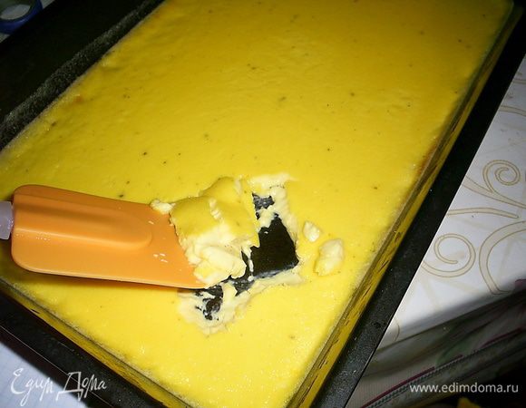 Полученное крем-брюле остудить и переложить в емкость, в которой его можно будет взбить погружным блендером.