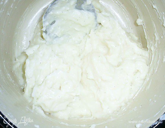 А теперь взбиваем все блендером до получения однородного крема-ганаша. Очень шоколадного и вкусного.