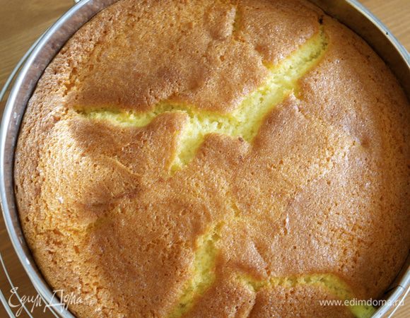 Готовый торт полностью остудить прежде чем извлечь из формы. Весь крем опустился... Так и должно быть!