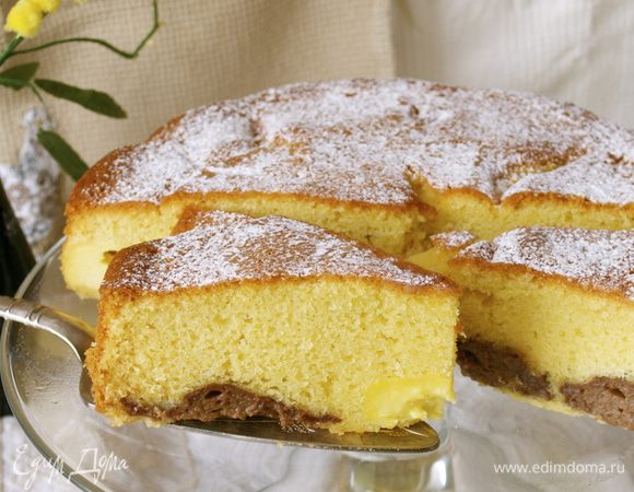 Остывший пирог посыпать сахарной пудрой и подавать к чашечке чая или кофе!