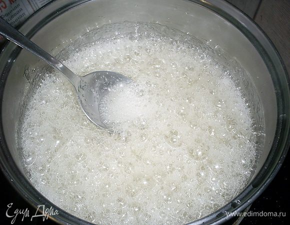 Начало кипения. Масса бурно кипит.