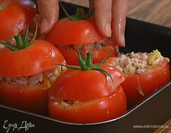 Закрыть помидорными «крышечками».