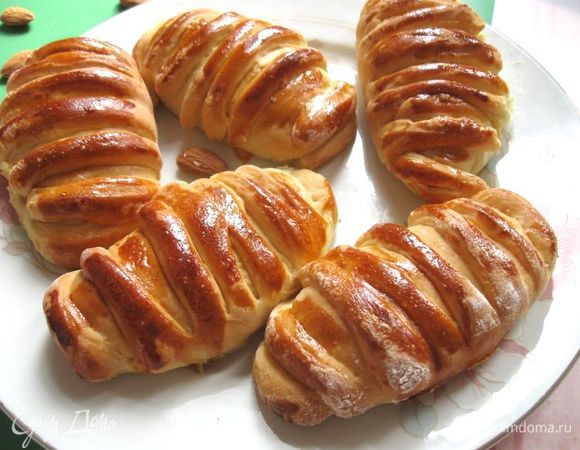 Вынуть булочки из духовки. Дать немного остыть.