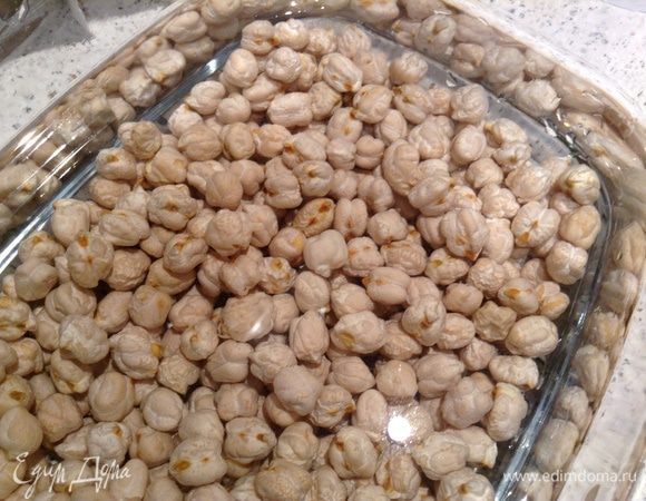 Залить большим количеством воды и оставить на 12 часов, за это время 4-6 раз поменять воду. (Соду, соль не добавляю).