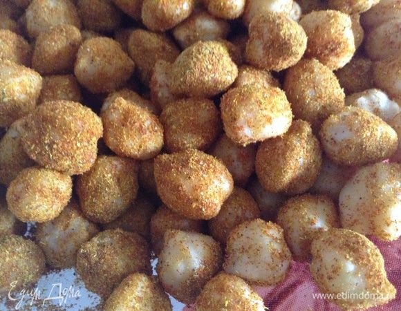 И обвалять в разных смесях.