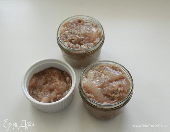 Разложить по баночкам по 250 мл( у меня немного не вошло), сверху оставьте немного места.