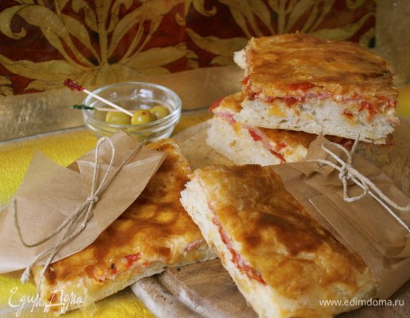 Готовую пиццу нарезать и подавать! 