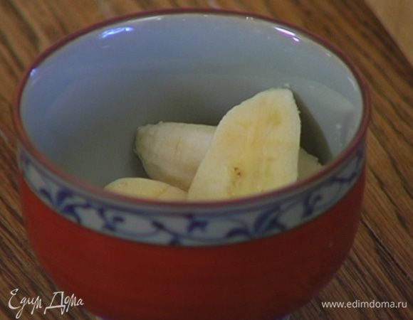 Половину разложить в керамические формочки или бокалы.