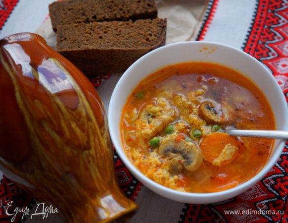 Добавляю тонкой струйкой яйцо, специи. Суп готов. Подавать горячим. Приятного аппетита!!!