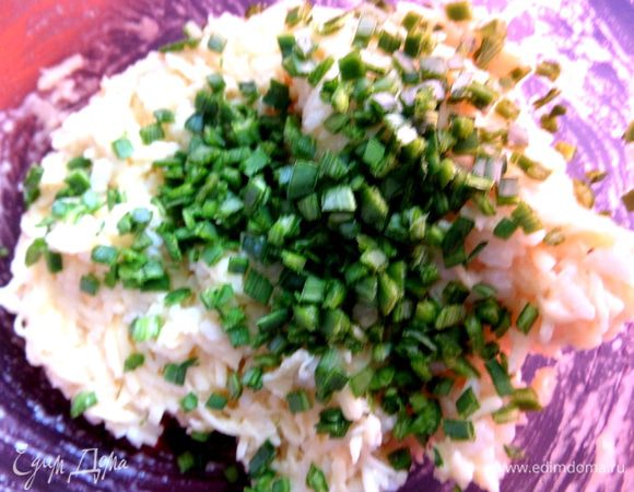 Можно от порея, можно просто зелёный лук измельчить.