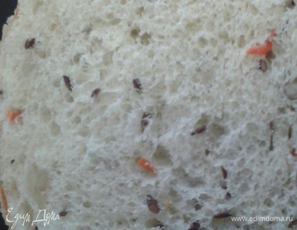 Взять пару кусочков хлеба, (у меня был фитнес-хлеб с семенами).