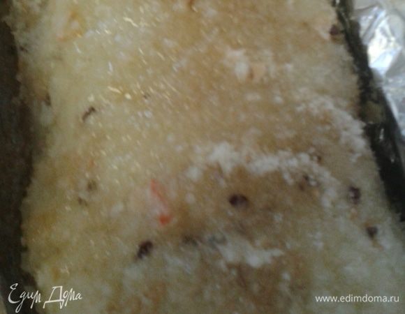 Сверху сбрызнуть растительным маслом и отправить рулет в разогретую духовку на 15 минут пока верх не станет золотистым. (духовка 190 градусов)