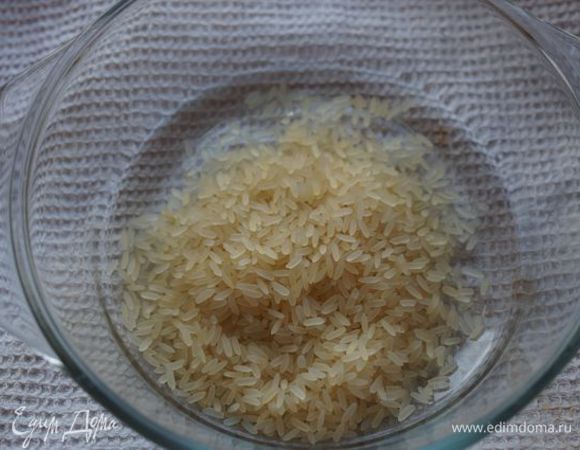 Рис смыть, всыпать в молоко, варить минут 15.