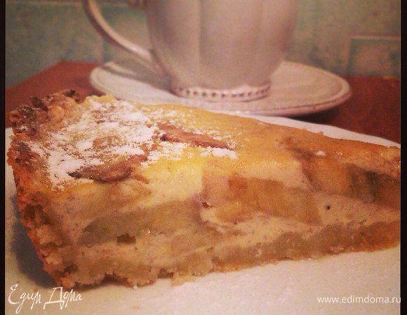 Выпекаем до румяных краев. Охлаждаем и достаем из формы. К столу лучше подавать холодным. Приятного аппетита!