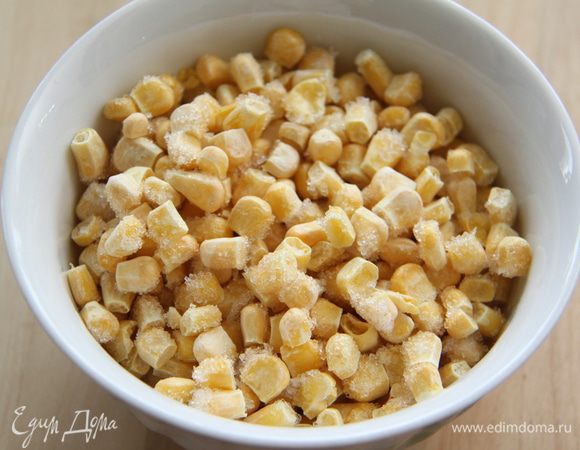 Добавить замороженную кукурузу....