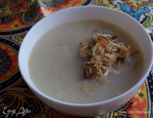 Тем временем измельчили в блендере рис с бульоном, поставили на огонь довели до закипания, потом добавили сюда же сыр, расплавили его в бульоне. Снимаем с огня.