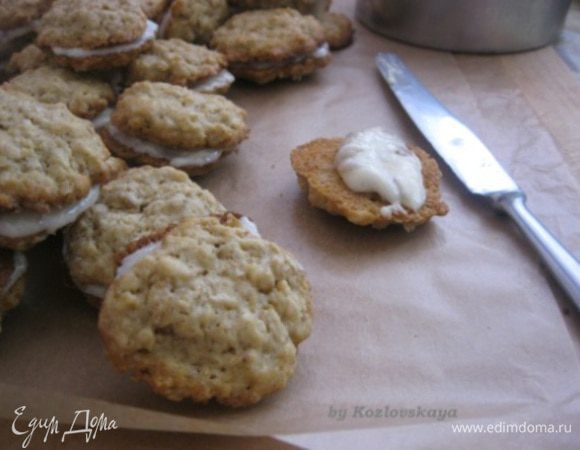 Распределить крем между печений. Приятного аппетита:)