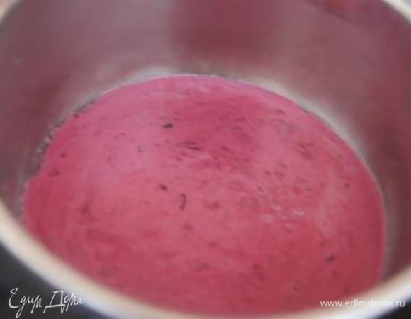 Получившееся пюре нагреть до кипения, но не кипятить.