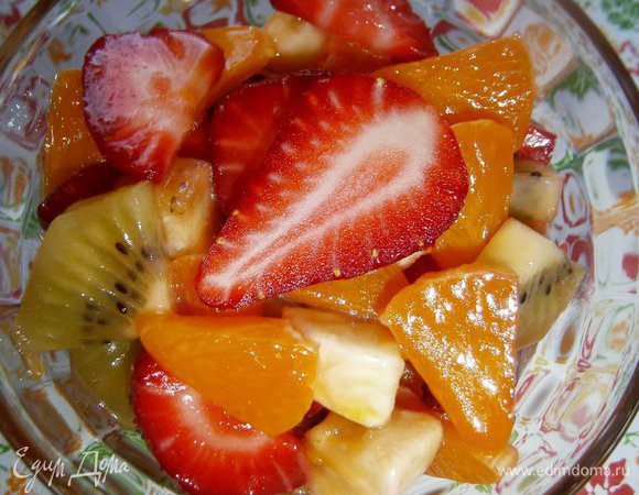 Сложить в салатник и полить сверху апельсиновым  соусом.
Приятного аппетита!