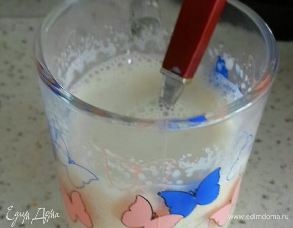 Желатин залить молоком и оставить набухать на 10 мин.