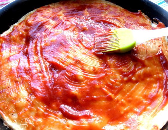 Размазать кисточкой.