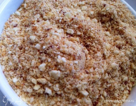 Печенье и орехи измельчить в блендере.