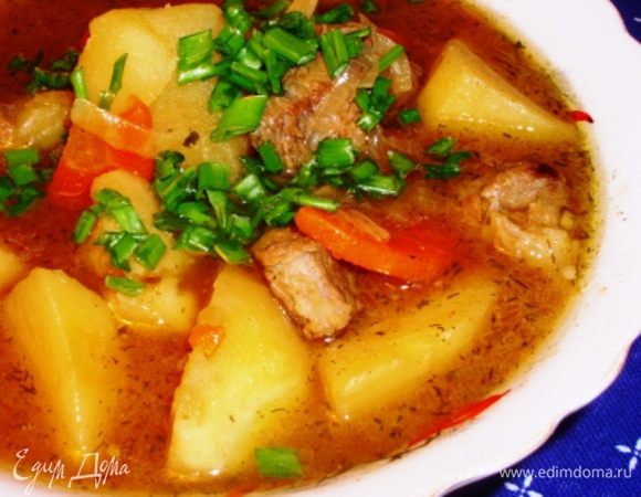 Подавать, посыпав зеленью. У меня зелёный лук.
