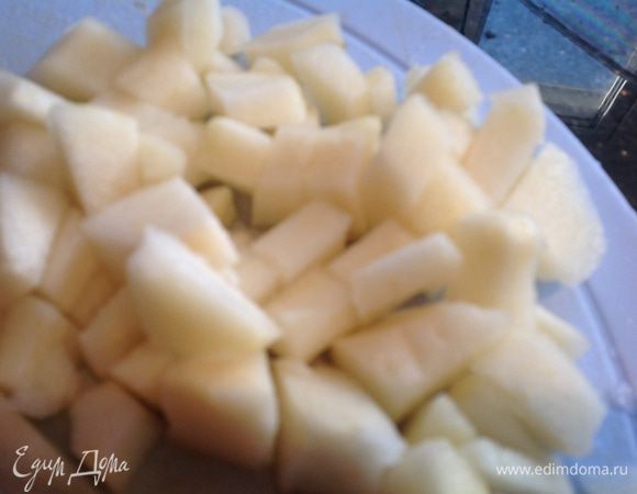 Перед подачей: грушу очистите, удалите сердцевину и нарежьте...