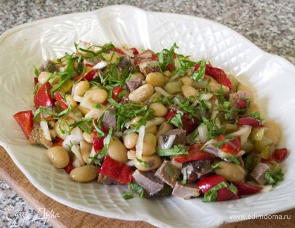 Перекладываем салатик в салатник, посыпаем нарубленой зеленью для красоты и подаем на стол )))