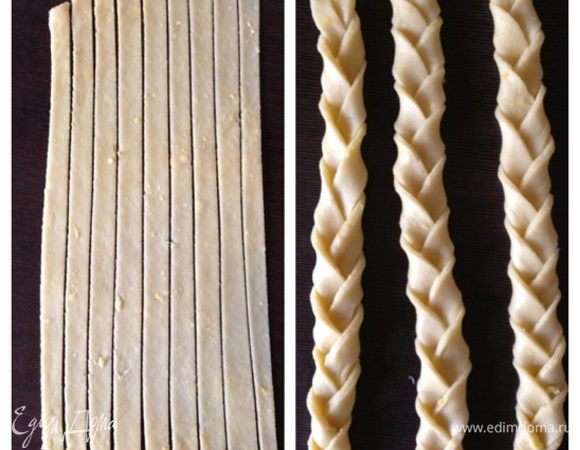 Из второй части сделать решетку и выложить поверх пирога. 
Мне захотелось как-то веселее украсить пирог и я заплела из теста косички.
Уложила косички по диаметру пирога, а из остатков теста сделала "лучики".