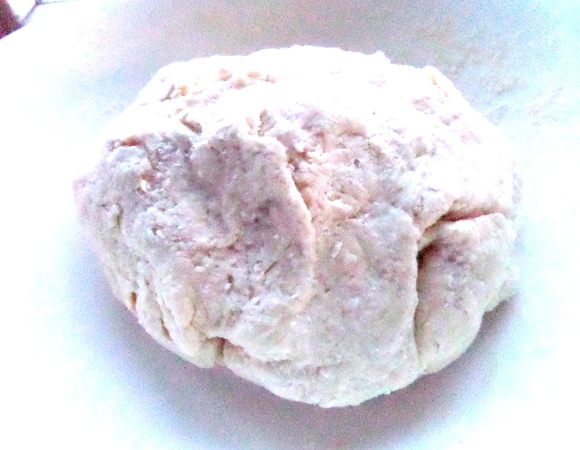 Тесто замесить и отложить в сторонку.