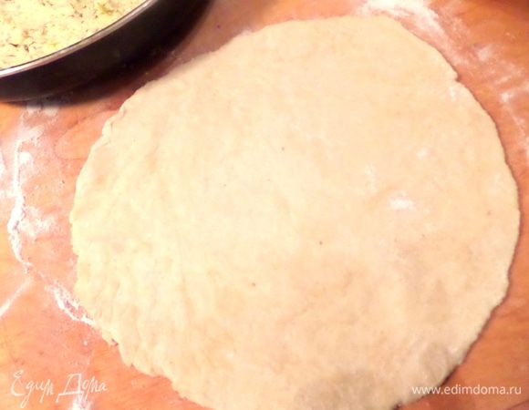 Раскатать второй пласт поменьше.