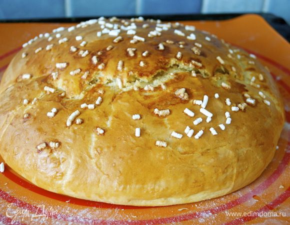 Готовый корж достать из духовки и полностью остудить на решетке. Я выпекала  ровно 50 минут, последние 7-10 минут прикрыв поверхность фольгой.