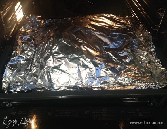 Сверху накрыть фольгой и готовить при 160 градусах 40 минут.