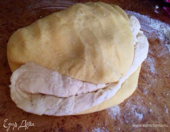 По истечению времени, для опары соединить два теста, хорошо вымешать.  Накрыть и убрать в теплое место на 1-2 часа.