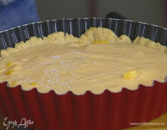 Залить сливочным кремом.