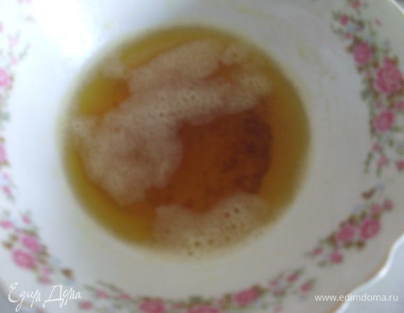 Сделала "ореховое масло". Прогрела топленое масло до приятного орехового запаха. Аккуратно слила в другую емкость, чтобы  твердые  частички не попали, а остались в кастрюльке.