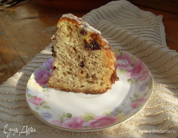 А вот - разрез. Тесто очень воздушное, нежное, мягкое, даже не знаю с чем сравнить. Думаю с ванильным экстрактом получилось совсем не хуже, чем с флер-де-оранжем.