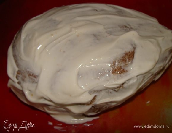 Обмазываем сметанным кремом