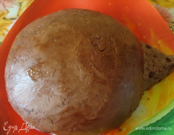 Быстро покрываем туловище ежика, выравниваем горячим ножом.