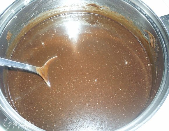 Будьте аккуратны, не насыщайте глазурь воздухом, не поднимайте высоко ложку и не мешайте слишком интенсивно.