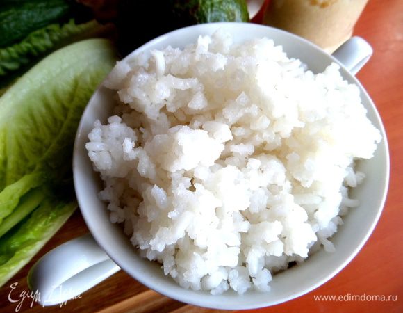 Удобно использовать оставшуюся порцию риса, сваренного накануне!