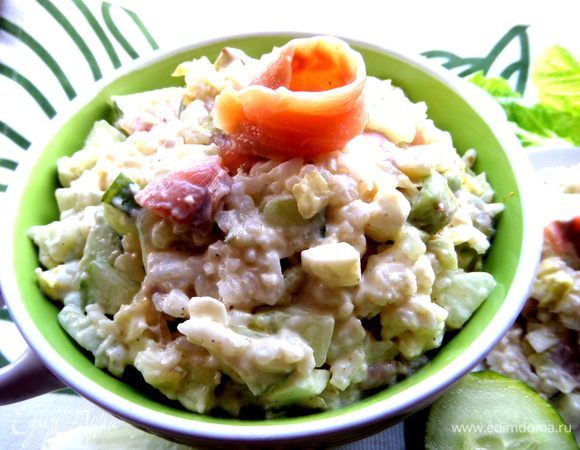 Подаём или в общем салатнике, украсив рыбкой...