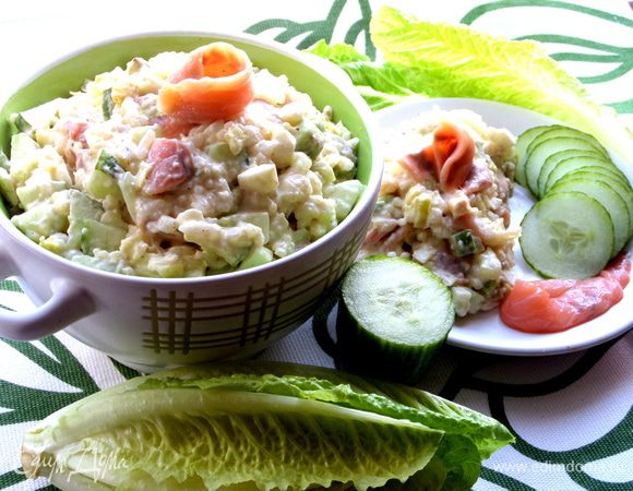 Салат можно сделать заранее и охладить до ужина. Полезно, свежо, с хрустинкой и лёгкой пикантностью... Очень вкусно и несложно!