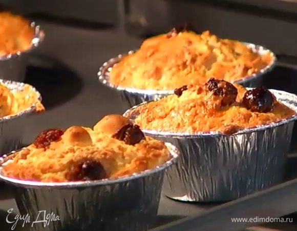 Выпекать маффины в разогретой духовке 30 минут.