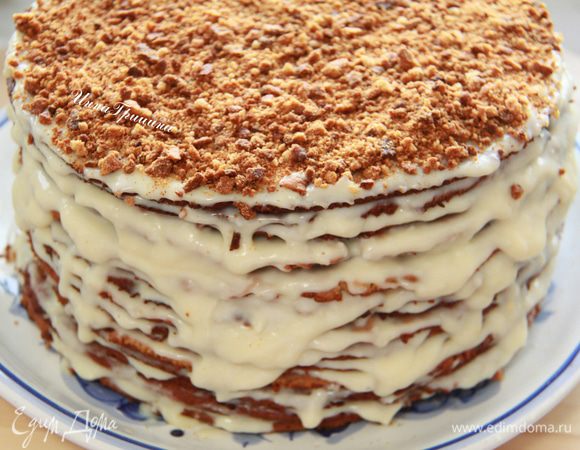 Верх торта присыпать крошкой из выпеченных обрезков.