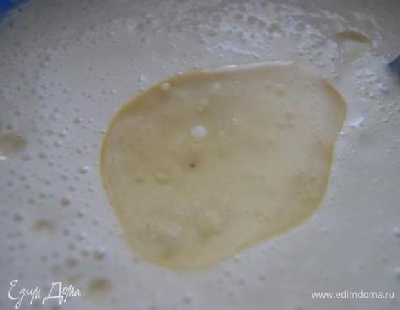 Добавить оливковое масло, тщательно размешать.