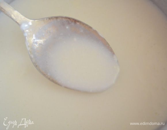 Варим на среднем огне до загустения крема, примерно 3-4 минуты. Крем не будет сильно густым. 