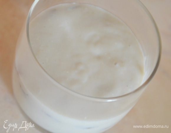 Разложить по креманкам или бокалам.